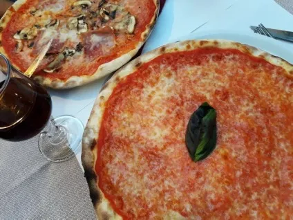Їжа в римі що спробувати і де поїсти (Pizza alla Romana) Їжа в римі що спробувати і де поїсти