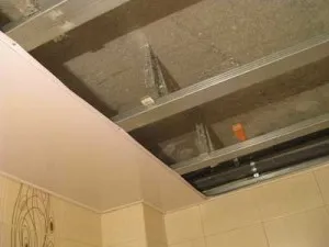 Стеля з панелей пвх у ванній виробляємо монтаж своїми руками, керуючись інструкцією, фото і