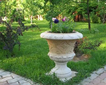 Виробництво і продаж виробів з бетону для міських потреб (проводиться тільки високоякісного) Виробництво і продаж виробів з бетону для міських потреб