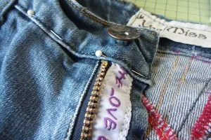 Ремонт одягу як поміняти блискавку на джинсах (поміняти) Ремонт одягу як поміняти блискавку на джинсах