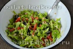 Салат з курки з пекінською капустою, помідорами і сиром (капуста) Салат з курки з пекінською капустою, помідорами і сиром
