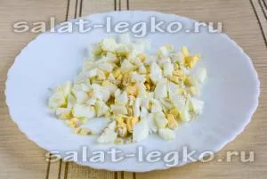 Салат з куркою і зеленим горошком рецепт з огірком солоним і яйцем (куркою) Салат з куркою і зеленим горошком рецепт з огірком солоним і яйцем