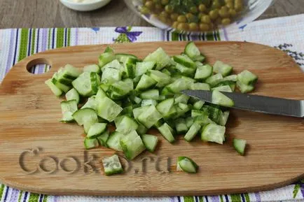 Салат з куркою, горошком і огірком - покроковий рецепт з фото, салати (огірком) Салат з куркою, горошком і огірком - покроковий рецепт з фото, салати