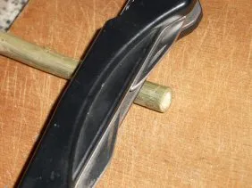 Саморобний свисток з гілки