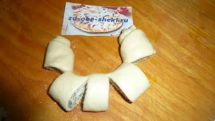 Здобне тісто на булочки на молоці з маком, родзинками, кунжутом, горіхами (булочки) Здобне тісто на булочки на молоці з маком, родзинками, кунжутом, горіхами