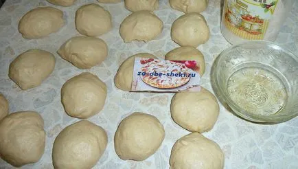 Здобне тісто на булочки на молоці з маком, родзинками, кунжутом, горіхами (маком) Здобне тісто на булочки на молоці з маком, родзинками, кунжутом, горіхами