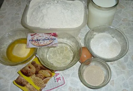 Здобне тісто на булочки на молоці з маком, родзинками, кунжутом, горіхами (тісто) Здобне тісто на булочки на молоці з маком, родзинками, кунжутом, горіхами