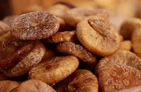 Скільки білків і вуглеводів міститься в одному банані