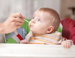 Скільки їсть 4 місячна дитина