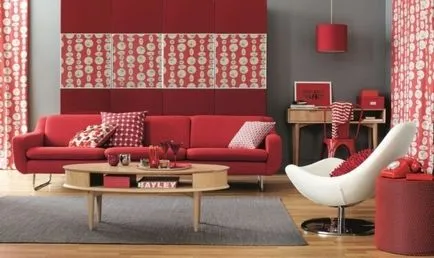 Сміливе рішення вітальня в червоних тонах