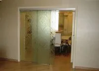 Скляні двері