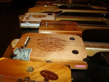 Фестиваль саморобних музичних інструментів - cigar box guitar blues session - (короткий огляд) (cigar) Фестиваль саморобних музичних інструментів - cigar box guitar blues session - (короткий огляд)