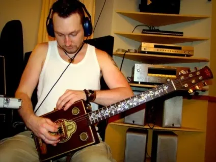 Фестиваль саморобних музичних інструментів - cigar box guitar blues session - (короткий огляд) (медіатори) Фестиваль саморобних музичних інструментів - cigar box guitar blues session - (короткий огляд)