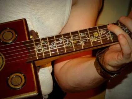 Фестиваль саморобних музичних інструментів - cigar box guitar blues session - (короткий огляд) (фестиваль) Фестиваль саморобних музичних інструментів - cigar box guitar blues session - (короткий огляд)
