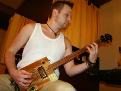 Фестиваль саморобних музичних інструментів - cigar box guitar blues session - (короткий огляд) (cigar box guitars) Фестиваль саморобних музичних інструментів - cigar box guitar blues session - (короткий огляд)