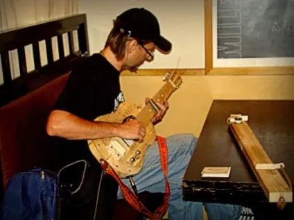 Фестиваль саморобних музичних інструментів - cigar box guitar blues session - (короткий огляд) (guitar) Фестиваль саморобних музичних інструментів - cigar box guitar blues session - (короткий огляд)