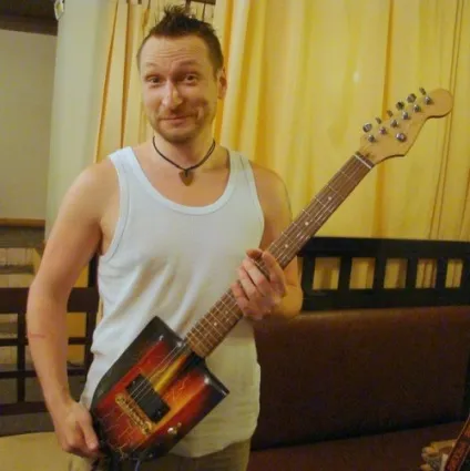 Фестиваль саморобних музичних інструментів - cigar box guitar blues session - (короткий огляд) (guitar) Фестиваль саморобних музичних інструментів - cigar box guitar blues session - (короткий огляд)