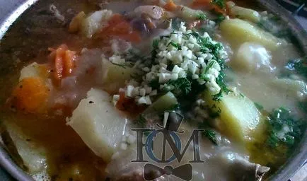 Тушкована картопелька з куркою і сиром бурштин, для наших чоловіків (чоловіків) Тушкована картопелька з куркою і сиром бурштин, для наших чоловіків