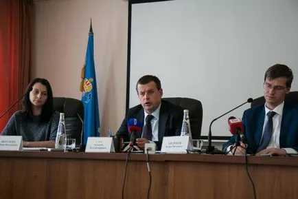 У нас свій «Черкізон» мешканці будинку на Рябикова, 80 вимагають знести торгові павільйони (павільйони) У нас свій «Черкізон» мешканці будинку на Рябикова, 80 вимагають знести торгові павільйони