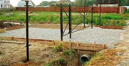 Пристрій в'їзду на ділянку в заміському будинку (бетон) Пристрій в'їзду на ділянку в заміському будинку