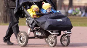 Догляд за двійнятами