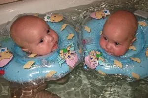 Догляд за новонародженою двійнятами гігієна, сон і годування (годування) Догляд за новонародженою двійнятами гігієна, сон і годування