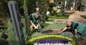 Догляд за пам'ятниками з граніту (догляд пам'ятниками виробами) Догляд за пам'ятниками з граніту