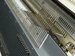 В'язання на машині, призначення важелів каретки в'язальної машини нева-5