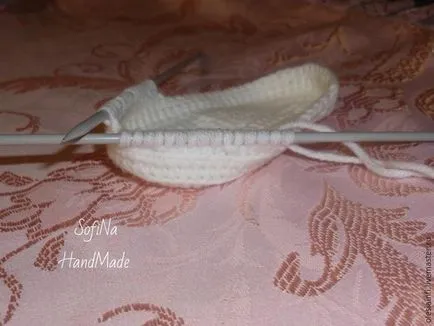 В'яжемо пінетки для малюків - ярмарок майстрів - ручна робота, handmade (першу петлю знімаємо) В'яжемо пінетки для малюків - ярмарок майстрів - ручна робота, handmade