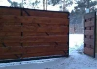 Огорожа з необрізної дошки (забору необрізної дошки) Огорожа з необрізної дошки