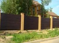 Огорожа з необрізної дошки (зборів необрізної дошки) Огорожа з необрізної дошки
