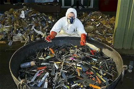 Художник створив статую ангела з 100 000 ножів злочинців, умкра (ножів) Художник створив статую ангела з 100 000 ножів злочинців, умкра