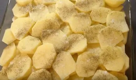 Запечені білі гриби в духовці зі сметаною і сиром, картоплею і м'ясом (сметаною) Запечені білі гриби в духовці зі сметаною і сиром, картоплею і м'ясом