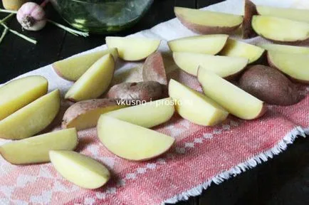 Запечена картопля з розмарином і часником (рецепти з картоплі) Запечена картопля з розмарином і часником