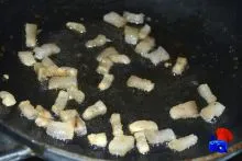 Смажена картопля з салом (картопля зі шкварками) Смажена картопля з салом