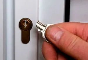 Засувка для дверей або як відкрити двері міжкімнатні без ключа (засувка) Засувка для дверей або як відкрити двері міжкімнатні без ключа