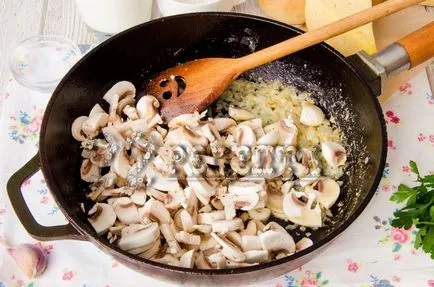 Жульєн в булочці з куркою і грибами - рецепт з фото (рецепт) Жульєн в булочці з куркою і грибами - рецепт з фото