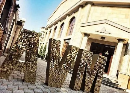 Жива реклама з динамічних світловідбивних елементів дисків, квадратів, багатогранників для (жива вивіска) Жива реклама з динамічних світловідбивних елементів дисків, квадратів, багатогранників для