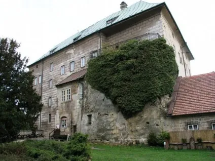 10 Містичних замків з привидами - новини в фотографіях (замок Беррі Помероя) 10 Містичних замків з привидами - новини в фотографіях