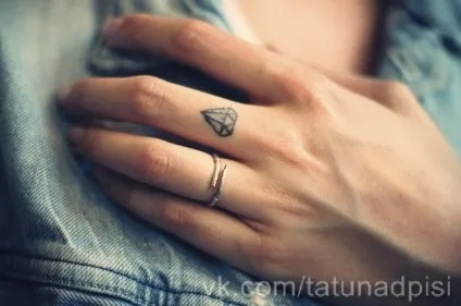 50 Ідей для маленьких красивих татуювань для дівчат (дівчат) 50 Ідей для маленьких красивих татуювань для дівчат