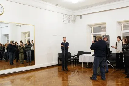 Афіша повітря «мародери, геть із театру! »Що сталося з виставкою в театрі на Таганці - архів