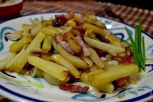 Ароматна картопля з цибулею і беконом (ароматна картопля з цибулею і беконом) Ароматна картопля з цибулею і беконом