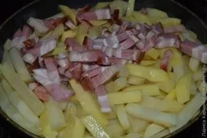 Ароматна картопля з цибулею і беконом (смажена картопля) Ароматна картопля з цибулею і беконом