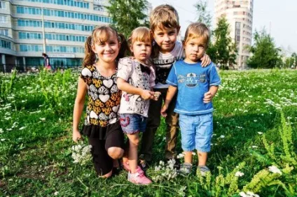 бути мамою
