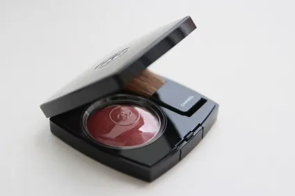 Chanel joues contraste 320 rouge profond, vpencilbox (profond) Chanel joues contraste 320 rouge profond, vpencilbox
