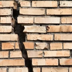Що робити, якщо тріщина в стіні цегляного будинку або в цегляній кладці під вікнами (стіні) Що робити, якщо тріщина в стіні цегляного будинку або в цегляній кладці під вікнами