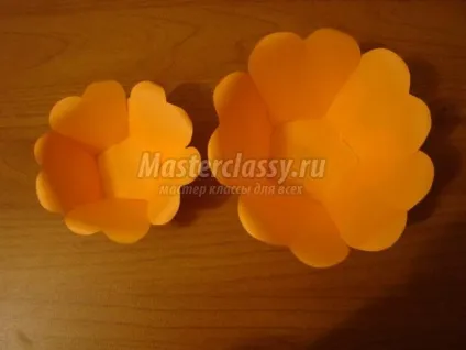 Квітка з паперу для бджілки Майї