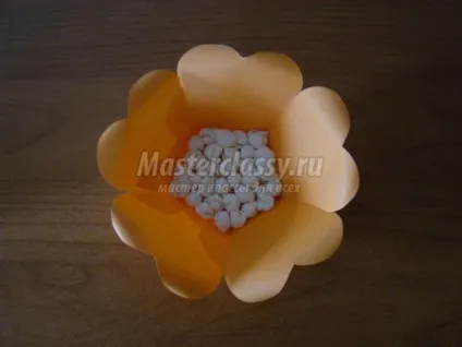 Квітка з паперу для бджілки Майї