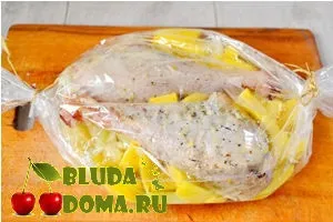 Гомілки індички в рукаві з картоплею, рецепт з фото (індички) Гомілки індички в рукаві з картоплею, рецепт з фото