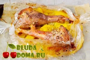 Гомілки індички в рукаві з картоплею, рецепт з фото (картоплею) Гомілки індички в рукаві з картоплею, рецепт з фото